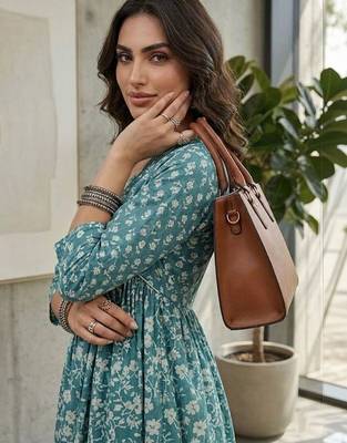 Women Floral Printed Empire Kurta with Trousers 4