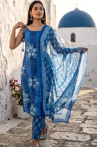 Women Ethnic Motifs Printed Regular Kurta with Trousers & With Dupatta