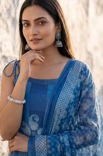 Women Ethnic Motifs Printed Regular Kurta with Trousers & With Dupatta