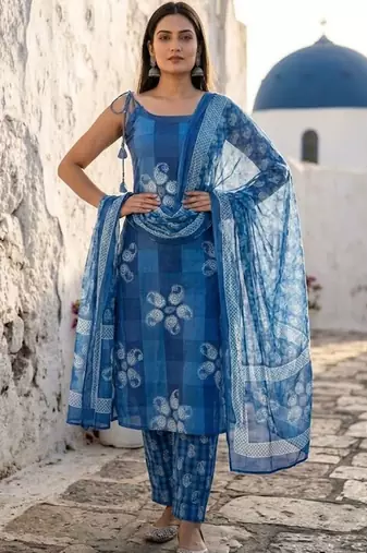 Women Ethnic Motifs Printed Regular Kurta with Trousers & With Dupatta