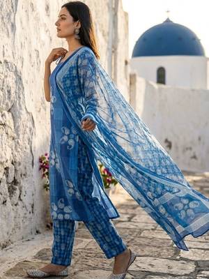 Women Ethnic Motifs Printed Regular Kurta with Trousers & With Dupatta 4
