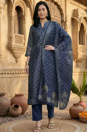 Women Floral Printed Regular Chanderi Silk Kurta with Trousers & With Dupatta