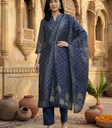 Women Floral Printed Regular Chanderi Silk Kurta with Trousers & With Dupatta