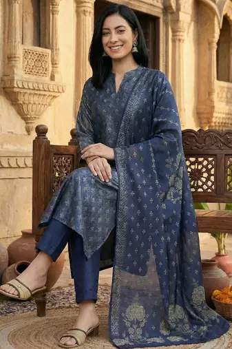 Women Floral Printed Regular Chanderi Silk Kurta with Trousers & With Dupatta