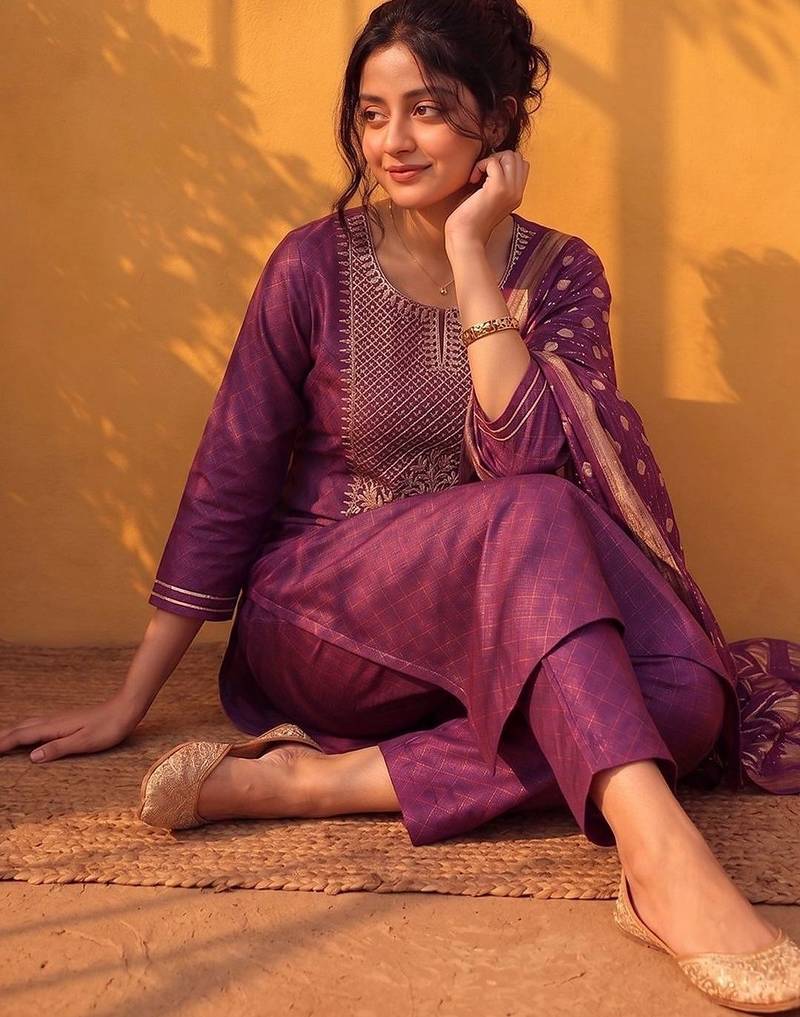 Women Ethnic Motifs Embroidered Regular Gotta Patti Kurta with Trousers & With Dupatta