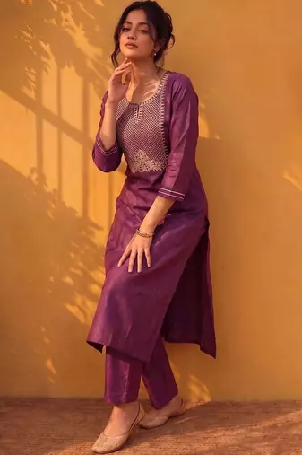 Women Ethnic Motifs Embroidered Regular Gotta Patti Kurta with Trousers & With Dupatta