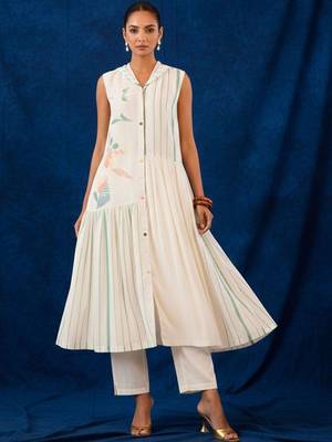 Women Ethnic Motifs Printed Regular Pure Cotton Kurta with Trousers 1