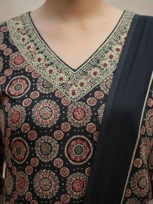 Women Ethnic Motifs Printed Regular Thread Work Pure Cotton Kurta with Trousers & With Dupatta 7