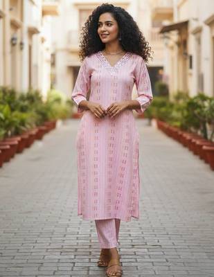 Women Printed Regular Kurta with Trousers 1
