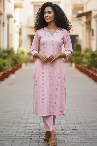 Women Printed Regular Kurta with Trousers