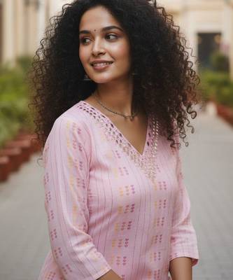 Women Printed Regular Kurta with Trousers 2
