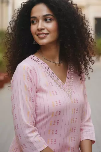 Women Printed Regular Kurta with Trousers