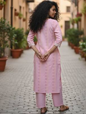 Women Printed Regular Kurta with Trousers 4