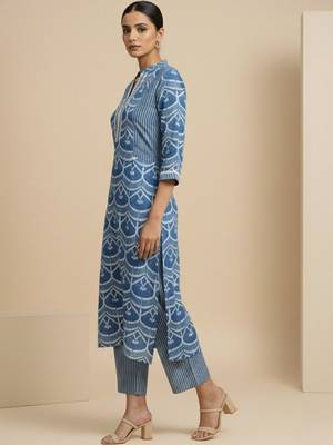 Women Ethnic Motifs Printed Regular Kurta with Trousers 2