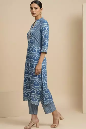 Women Ethnic Motifs Printed Regular Kurta with Trousers