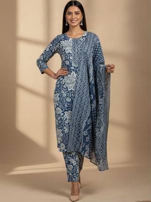 Women Floral Printed Regular Kurta with Trousers & With Dupatta 1