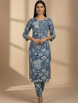 Women Floral Printed Regular Kurta with Trousers & With Dupatta 3
