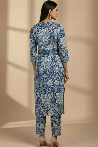 Women Floral Printed Regular Kurta with Trousers & With Dupatta
