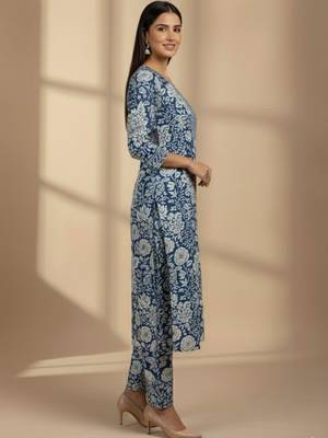 Women Floral Printed Regular Kurta with Trousers & With Dupatta 5