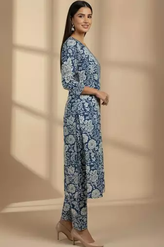 Women Floral Printed Regular Kurta with Trousers & With Dupatta