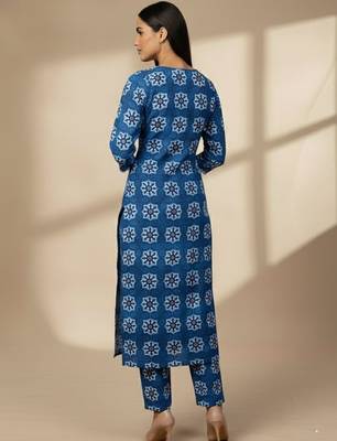 Women Ethnic Motifs Printed Regular Kurta with Trousers 4