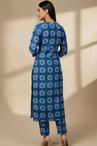 Women Ethnic Motifs Printed Regular Kurta with Trousers
