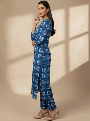Women Ethnic Motifs Printed Regular Kurta with Trousers 5