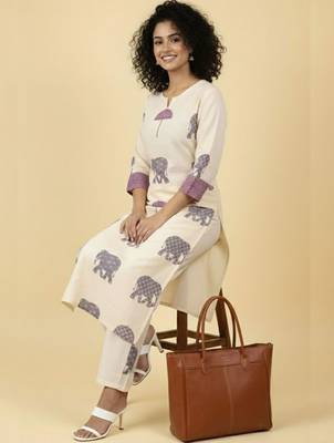 Women Ethnic Motifs Printed Regular Kurta with Trousers 2