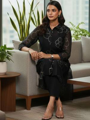Women Floral Printed Regular Chanderi Silk Kurta with Trousers 1