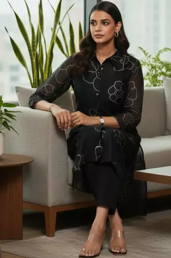 Women Floral Printed Regular Chanderi Silk Kurta with Trousers