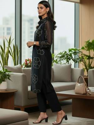Women Floral Printed Regular Chanderi Silk Kurta with Trousers 2