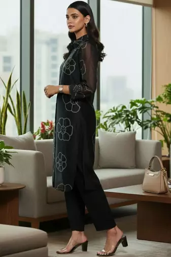Women Floral Printed Regular Chanderi Silk Kurta with Trousers