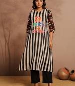 Women Printed Regular Kurta with Trousers