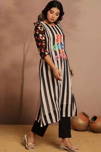 Women Printed Regular Kurta with Trousers