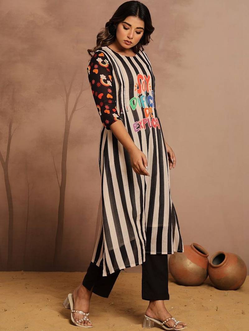 Women Printed Regular Kurta with Trousers