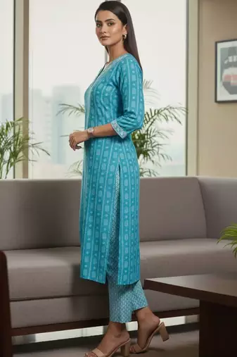 Women Ethnic Motifs Printed Regular Kurta with Trousers & With Dupatta