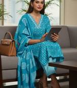 Women Ethnic Motifs Printed Regular Kurta with Trousers & With Dupatta