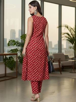 Women Ethnic Motifs Printed Regular Kurta with Trousers 7