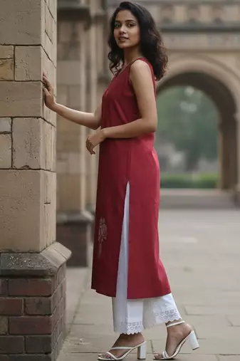 Women Ethnic Motifs Embroidered Regular Thread Work Kurta with Trousers