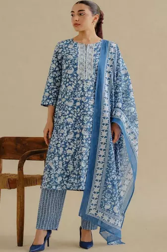Women Ethnic Motifs Printed Regular Thread Work Kurta with Trousers & With Dupatta