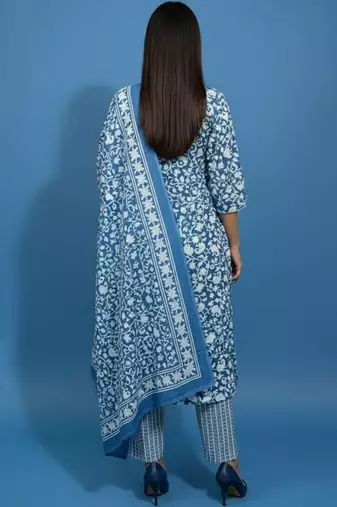 Women Ethnic Motifs Printed Regular Thread Work Kurta with Trousers & With Dupatta