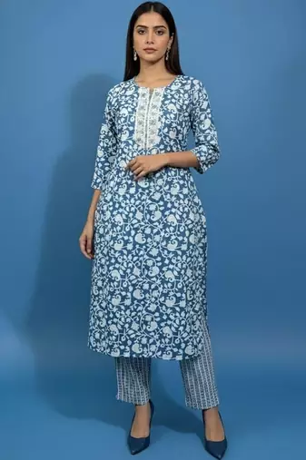 Women Ethnic Motifs Printed Regular Thread Work Kurta with Trousers & With Dupatta