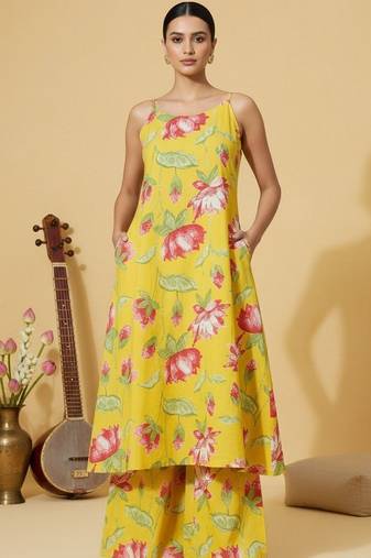 Women Floral Printed Regular Kurta with Palazzos