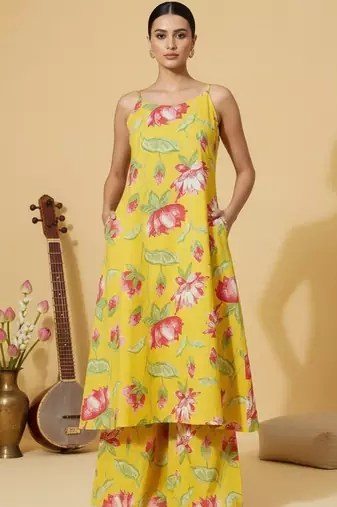Women Floral Printed Regular Kurta with Palazzos