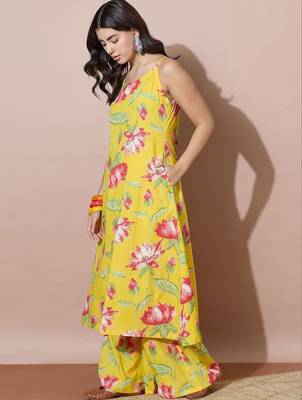 Women Floral Printed Regular Kurta with Palazzos 3
