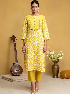 Women Ethnic Motifs Printed Regular Kurta with Trousers 1