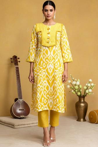 Women Ethnic Motifs Printed Regular Kurta with Trousers
