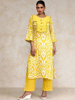 Women Ethnic Motifs Printed Regular Kurta with Trousers 2