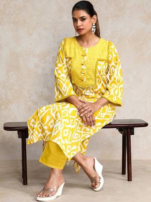 Women Ethnic Motifs Printed Regular Kurta with Trousers 4