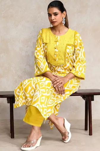 Women Ethnic Motifs Printed Regular Kurta with Trousers